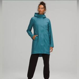 Lululemon Rain Rebel Capture Blue Size 6